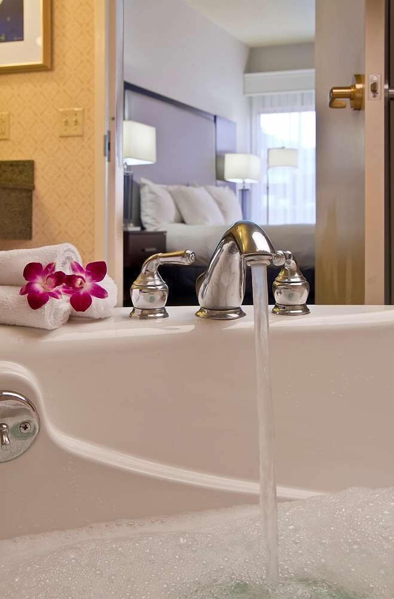 Hilton Scranton & Conference Center Hotel Екстериор снимка