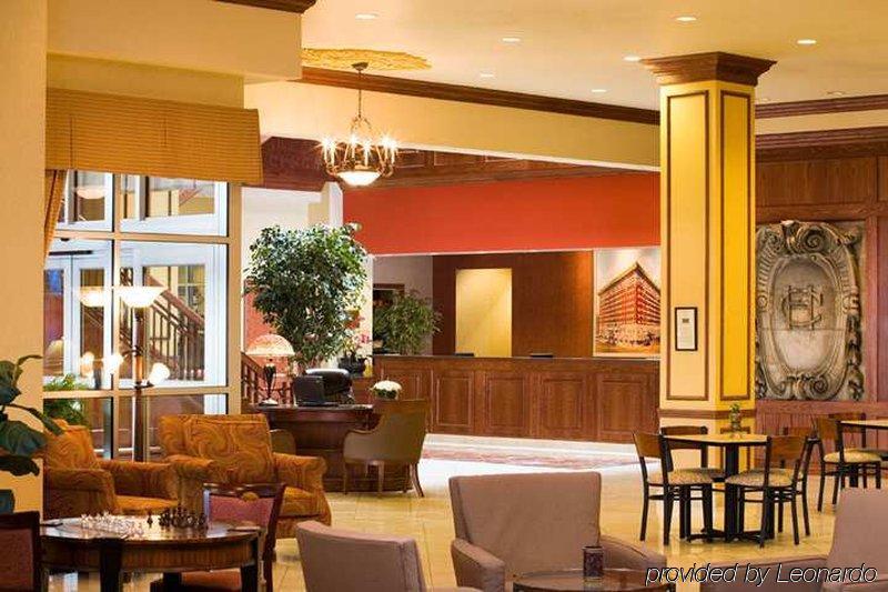 Hilton Scranton & Conference Center Hotel Ресторант снимка