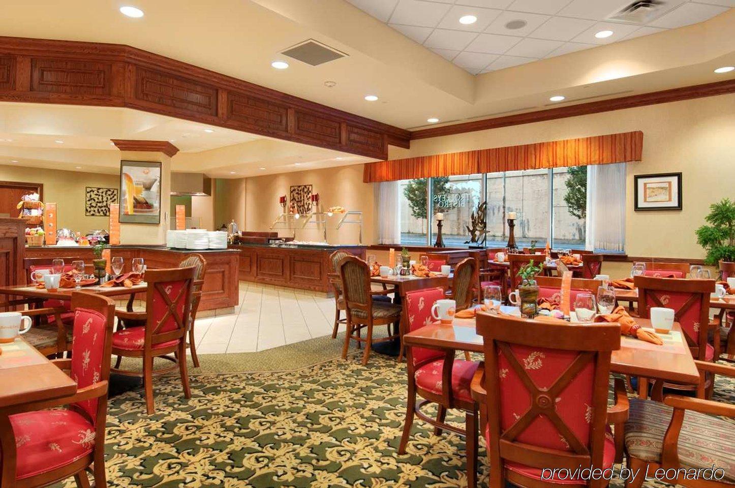 Hilton Scranton & Conference Center Hotel Ресторант снимка