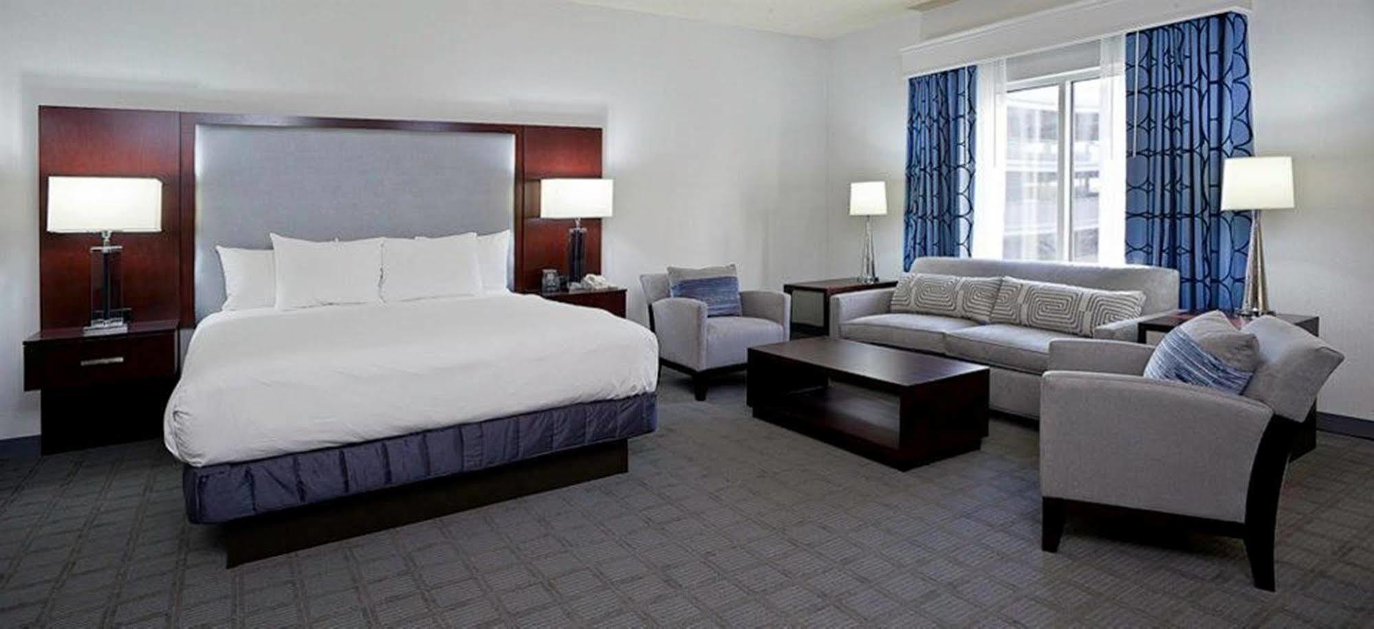 Hilton Scranton & Conference Center Hotel Екстериор снимка